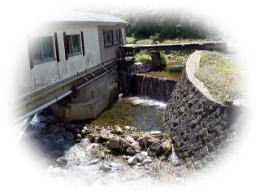 玉川温泉 内風呂8　建屋裏を流れる川